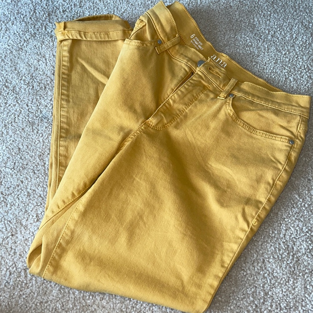 Yellow skinny jeans